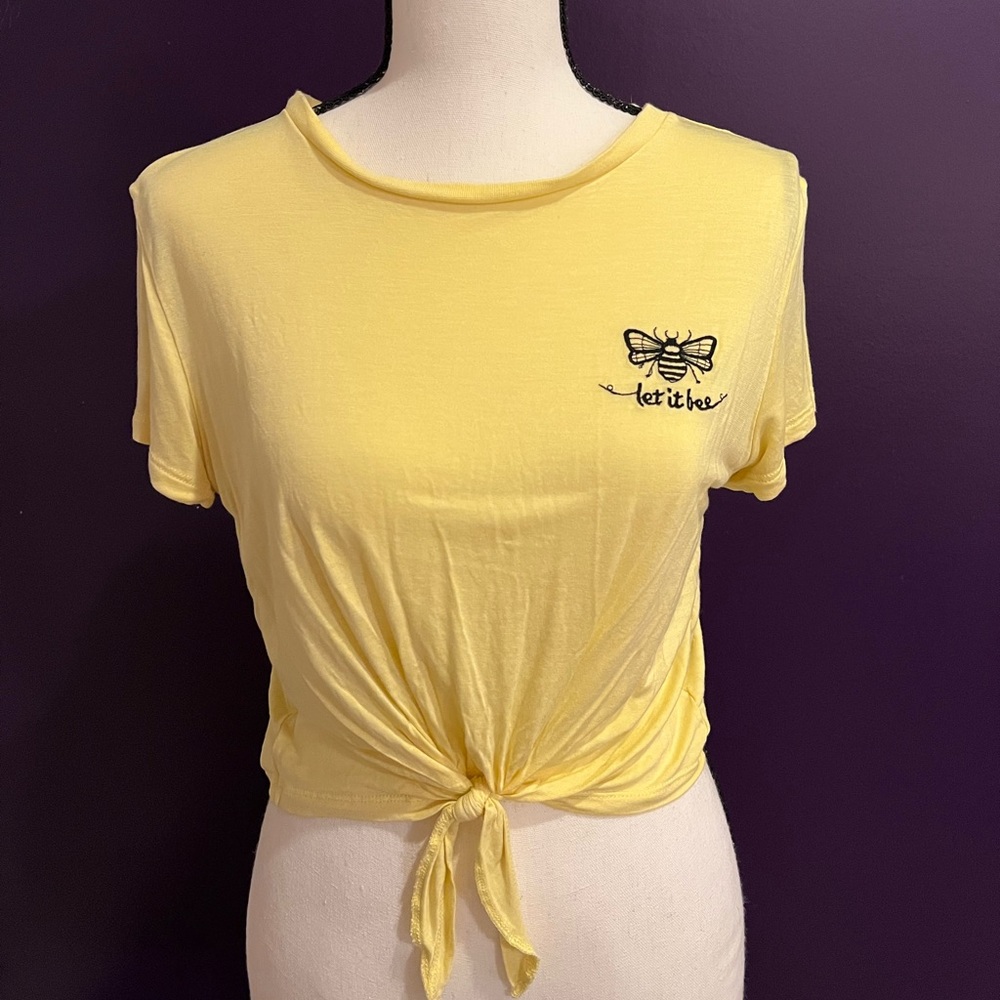 Yellow “let it bee” tee